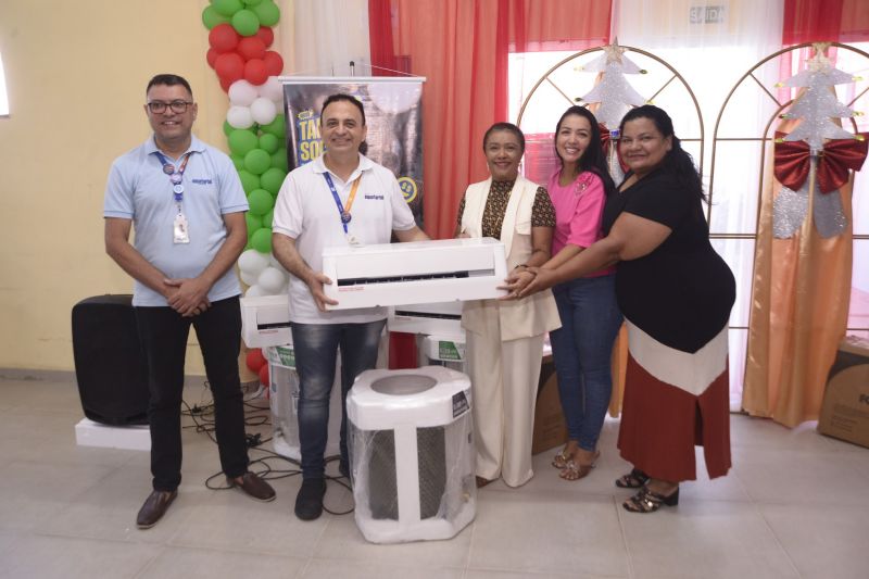 Entrega de centrais de refrigeração pela SEMCAT