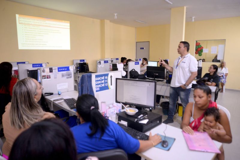 Entrega de centrais de refrigeração pela SEMCAT