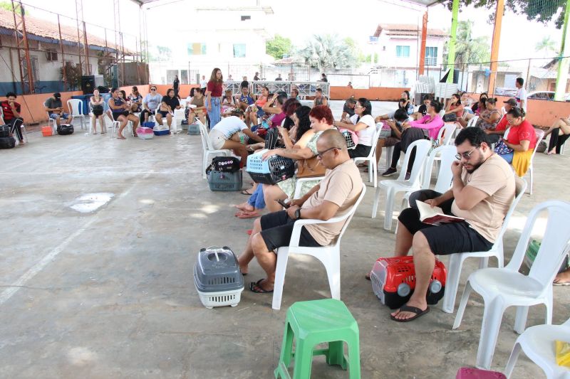 Ação Castramóvel na quadra João Nunes no 40 Horas