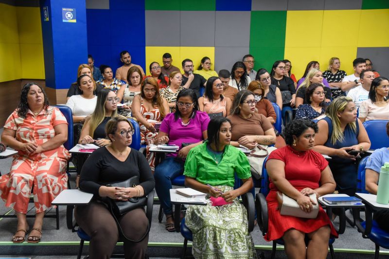 Formação de Gerentes de Saúde no auditório da Estácio