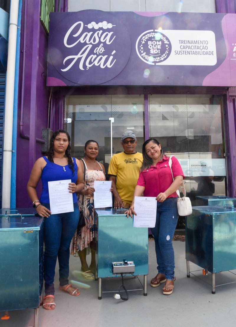 Entrega de branqueamento de açaí na Casa do Açaí