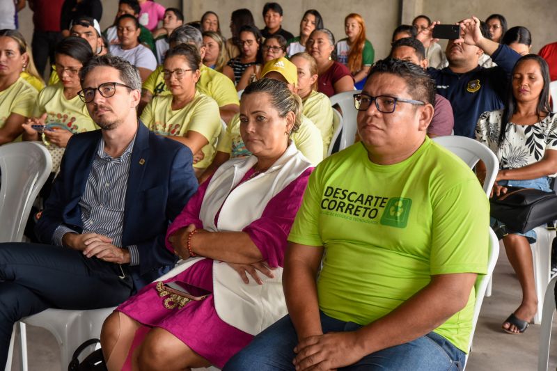 Projeto Conectados com Sustentabilidade com entrega de certificados e computadores