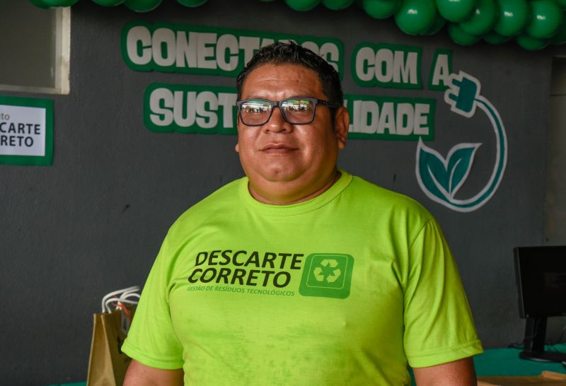 Projeto Conectados com Sustentabilidade com entrega de certificados e computadores