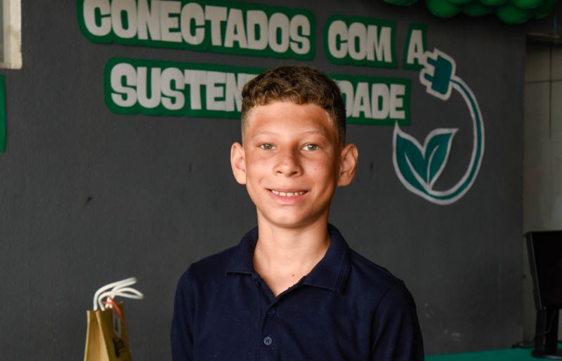 Projeto Conectados com Sustentabilidade com entrega de certificados e computadores