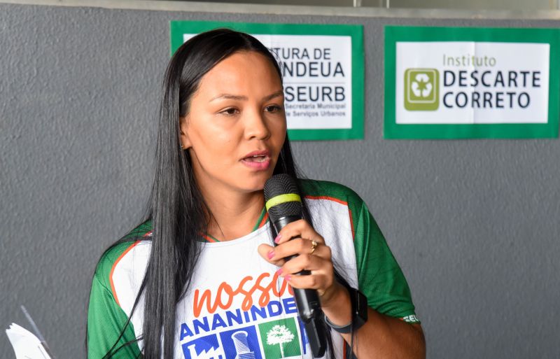 Projeto Conectados com Sustentabilidade com entrega de certificados e computadores