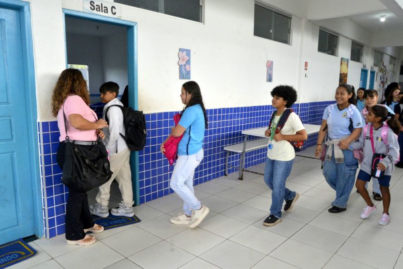 Volta às aulas na EMEF Maria Estelita Barbosa