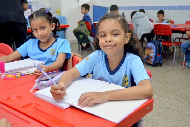 Abertura do ano letivo na escola Hildegarda de Miranda