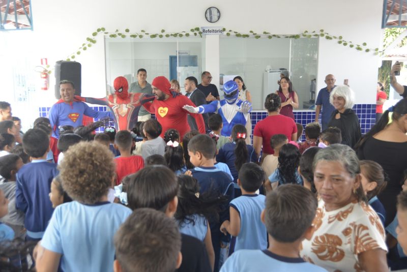 Abertura do ano letivo na escola Hildegarda de Miranda