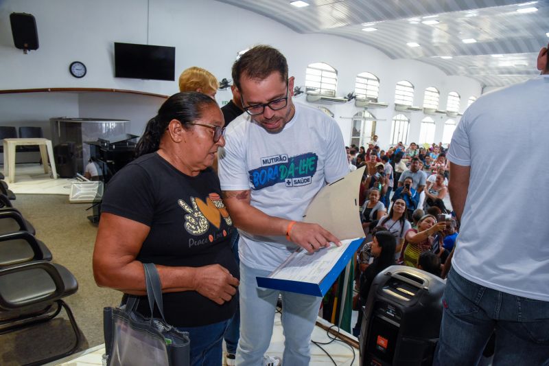 Entrega de guias de consultas para 600 pessoas