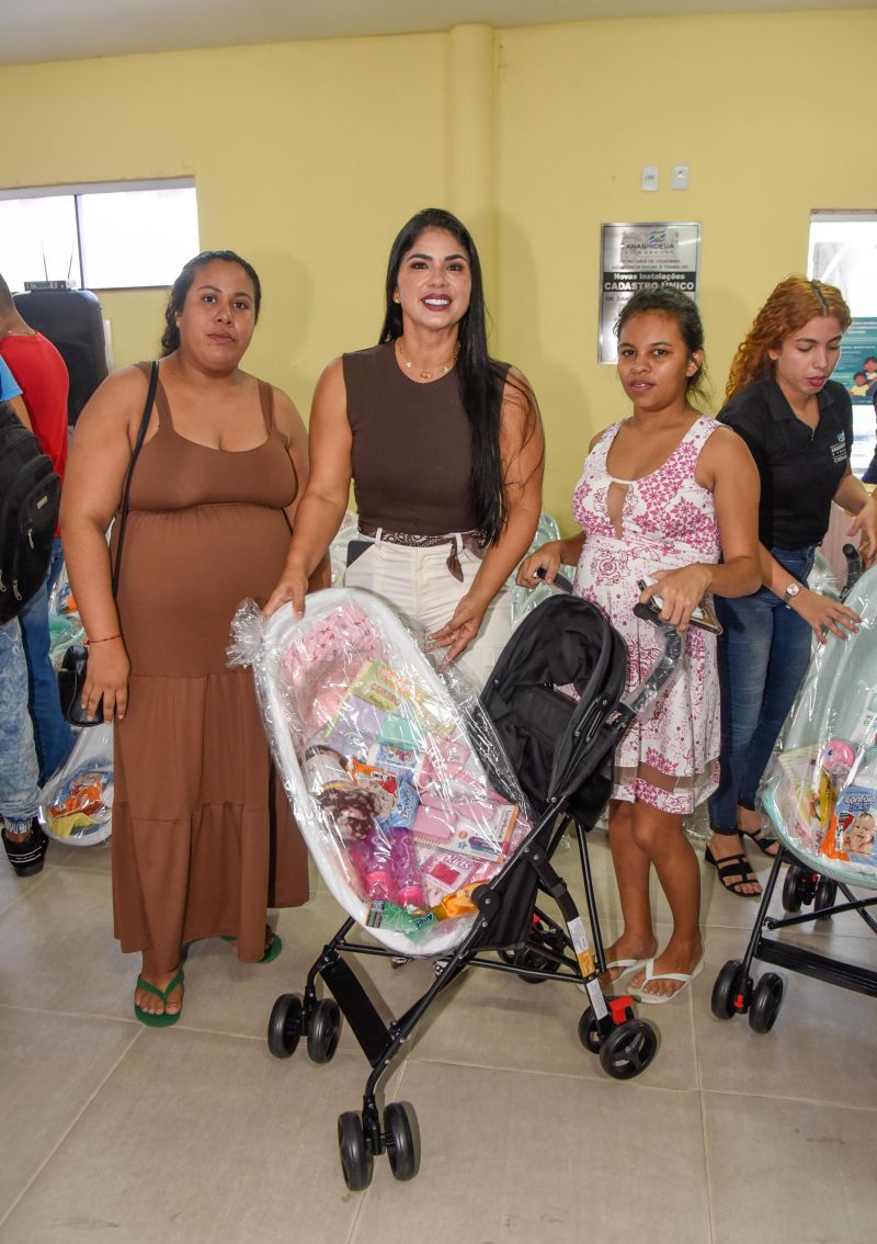 Entrega de Kit Enxoval