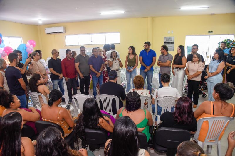 Entrega de Kit Enxoval