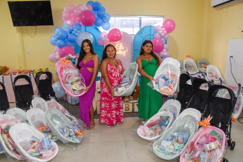 Entrega de Kit Enxoval