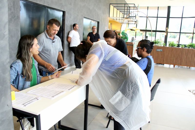 Oficina de Circo no teatro municipal de Ananindeua
