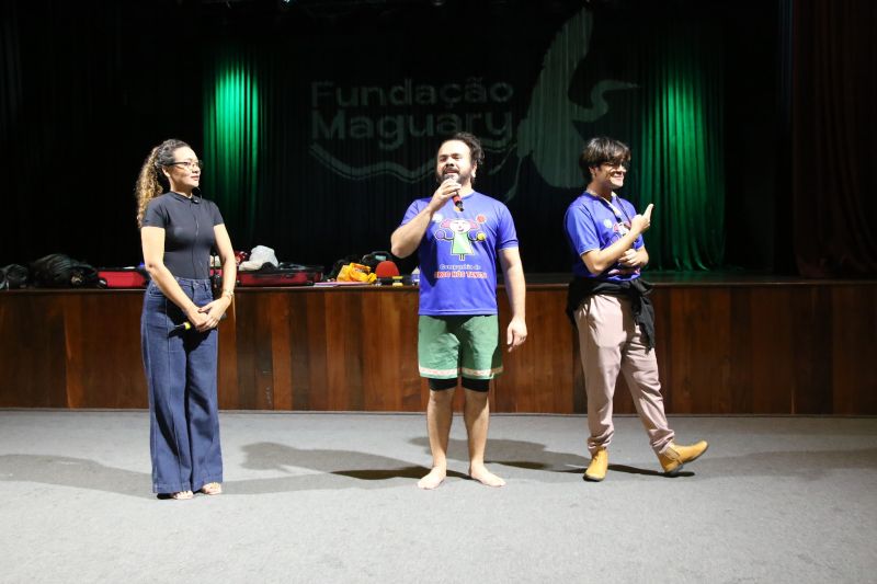 Oficina de Circo no teatro municipal de Ananindeua