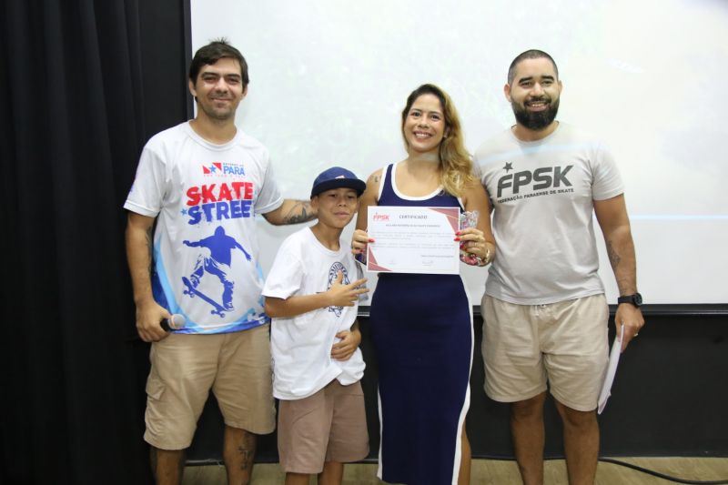 Café com skate edição especial em comemoração do dia Internacional da mulher e melhores do ano no Céu das Artes
