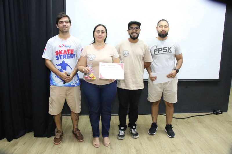 Café com skate edição especial em comemoração do dia Internacional da mulher e melhores do ano no Céu das Artes
