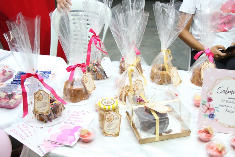 Festival de Bolos na praça da Bíblia