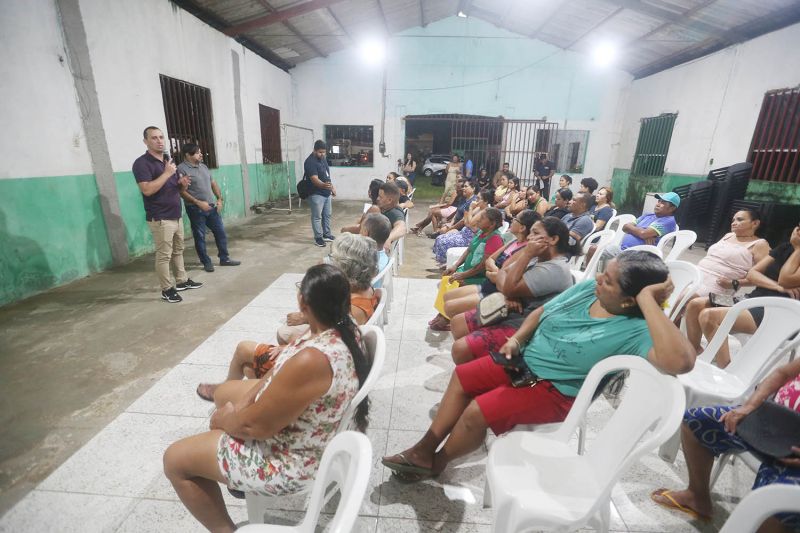 Entrega de títulos de propriedade no centro comunitário do Floresta Parque