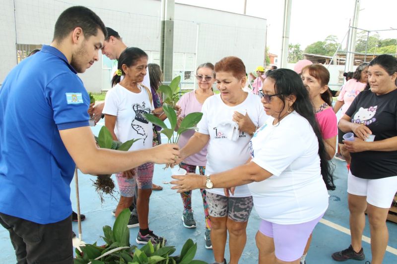 Entrega de mudas e oficina de percepção ambiental no CRAS Estrela