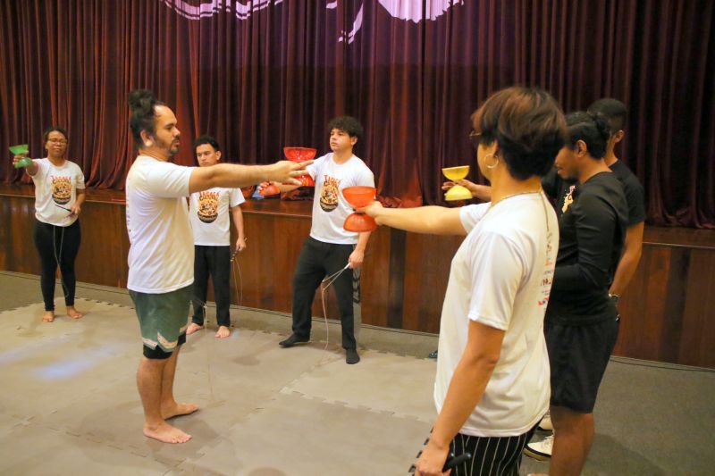 Iniciação às técnicas circenses no teatro municipal de Ananindeua