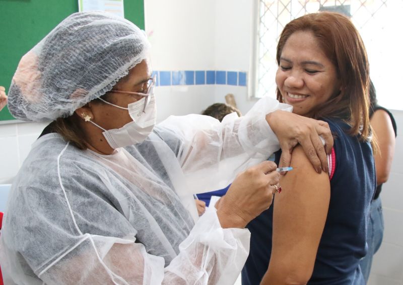 Campanha de vacinação dos servidores da educação na SEMED