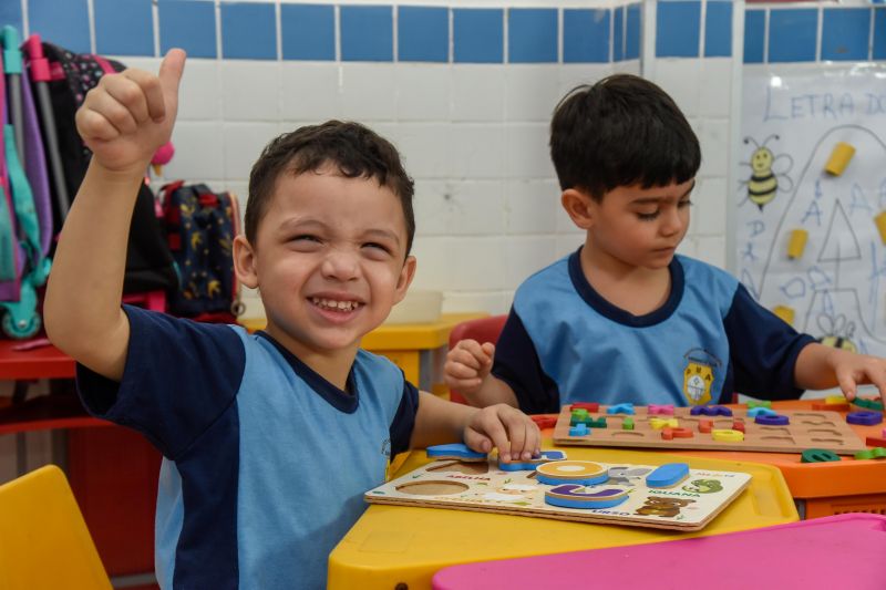 Imagens de alunos da escola EMEF Adelina Lúcia de Sousa no Jardelândia