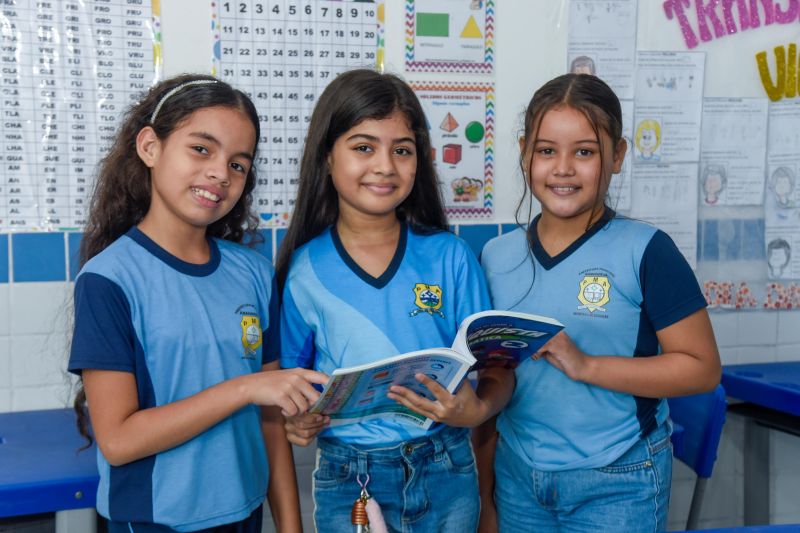 Imagens de alunos da escola EMEF Adelina Lúcia de Sousa no Jardelândia