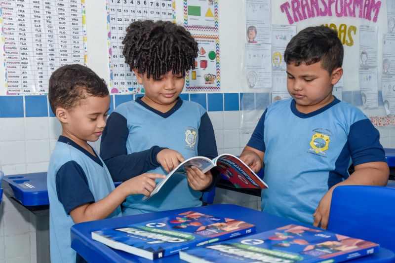 Imagens de alunos da escola EMEF Adelina Lúcia de Sousa no Jardelândia