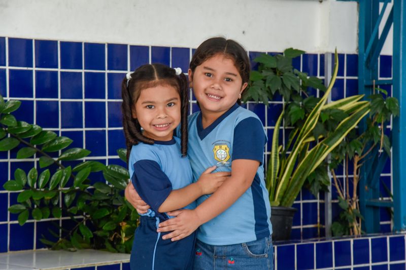 Imagens de alunos da escola EMEF Adelina Lúcia de Sousa no Jardelândia
