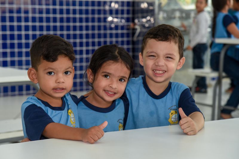 Imagens de alunos da escola EMEF Adelina Lúcia de Sousa no Jardelândia