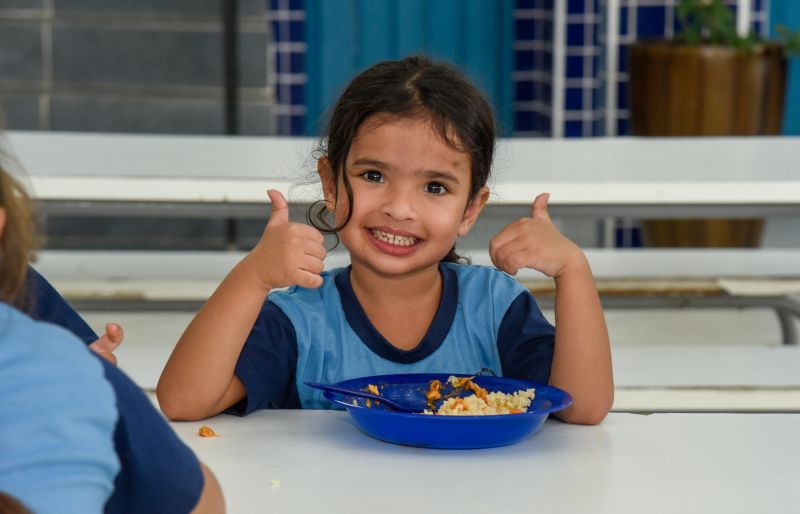 Imagens de alunos da escola EMEF Adelina Lúcia de Sousa no Jardelândia