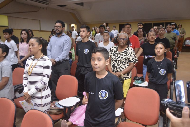Aula inaugural do Projeto Anjos da Guarda no auditório Unama Ananindeua