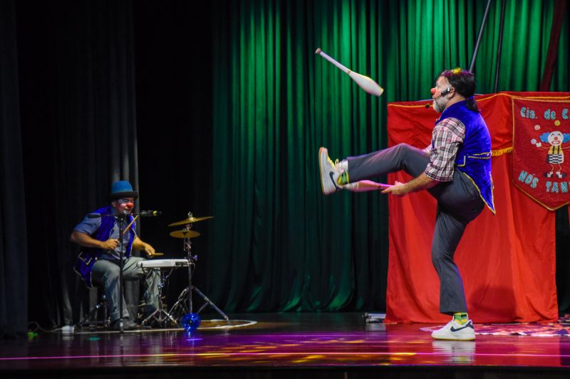 Certificação do curso, Cortejo Circense e Espetáculo Vira Peixe no teatro municipal