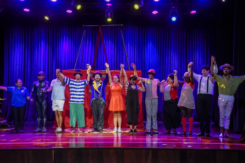 Certificação do curso, Cortejo Circense e Espetáculo Vira Peixe no teatro municipal