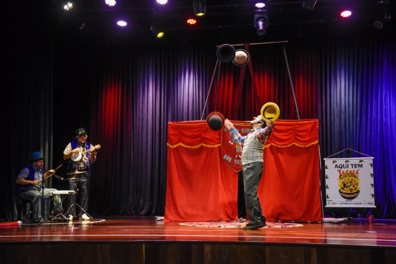 Certificação do curso, Cortejo Circense e Espetáculo Vira Peixe no teatro municipal