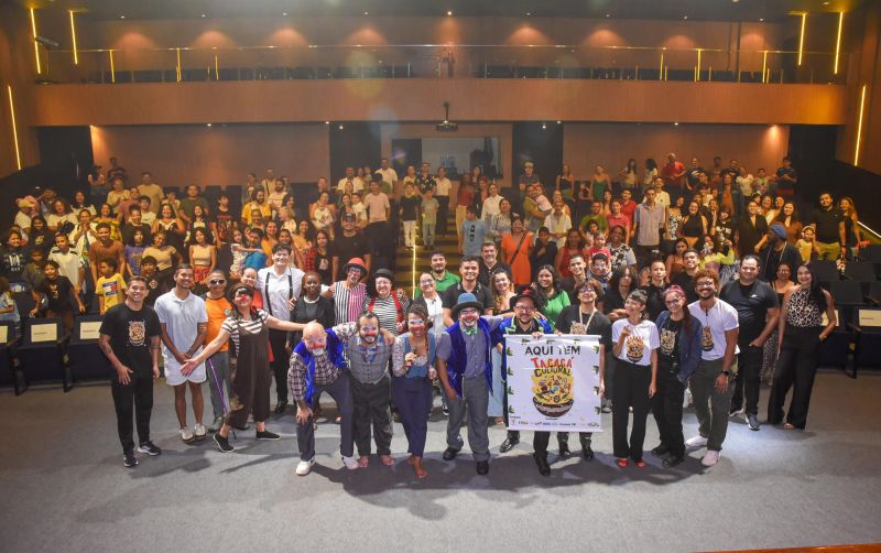 Certificação do curso, Cortejo Circense e Espetáculo Vira Peixe no teatro municipal