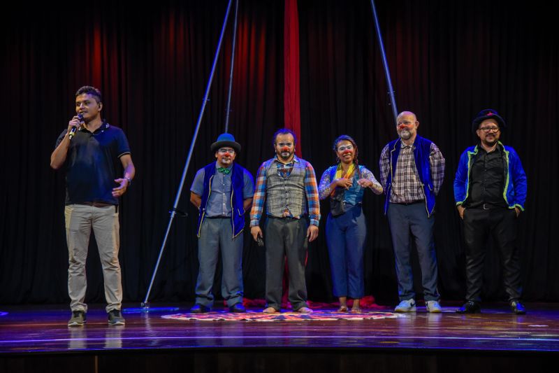 Certificação do curso, Cortejo Circense e Espetáculo Vira Peixe no teatro municipal