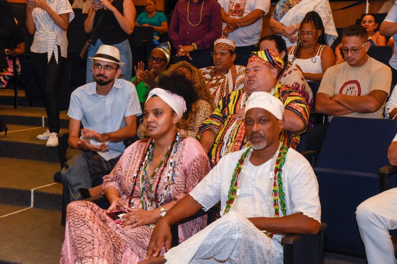 Lançamento do Projeto Axé Ananin Legal no teatro municipal