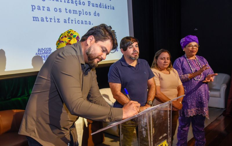 Lançamento do Projeto Axé Ananin Legal no teatro municipal