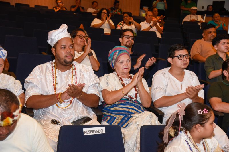 Lançamento do Projeto Axé Ananin Legal no teatro municipal