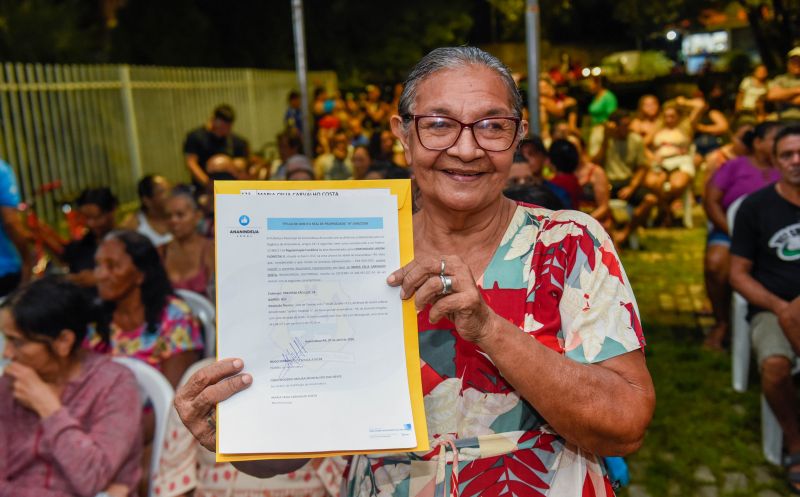 Entrega de títulos de Propriedade na rua 7 de Abril no Icuí