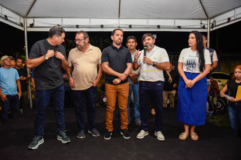 Entrega de títulos de Propriedade na rua 7 de Abril no Icuí