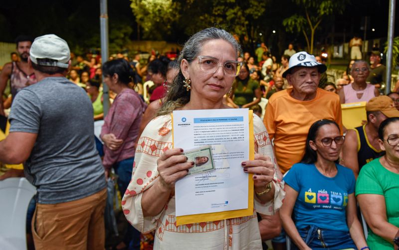 Entrega de títulos de Propriedade na rua 7 de Abril no Icuí