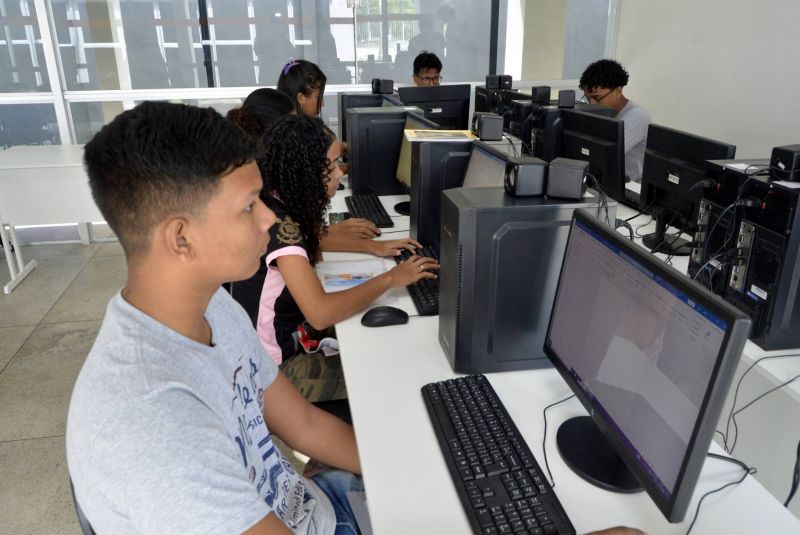 Curso de informática no Ceu das Artes