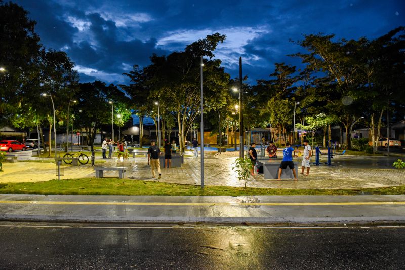 Inauguração da praça Eliana Aranha no conj Geraldo Palmeira no Distrito Industrial