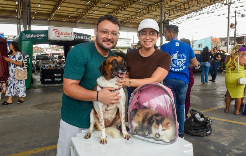 Festival Pet no estacionamento do supermercado Colina