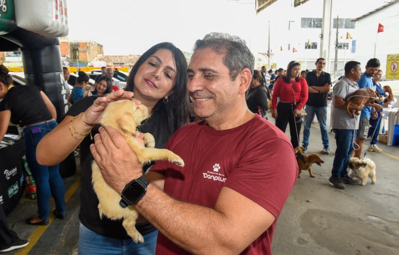 Festival Pet no estacionamento do supermercado Colina