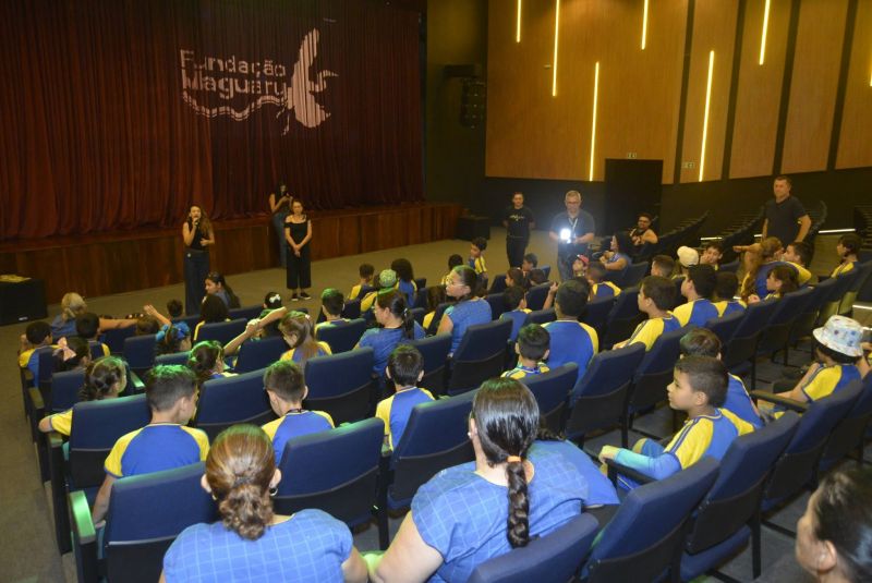 Visita guiada da escola sistema de ensino Um Passo para o Futuro no Parque Cultural Vila Maguary