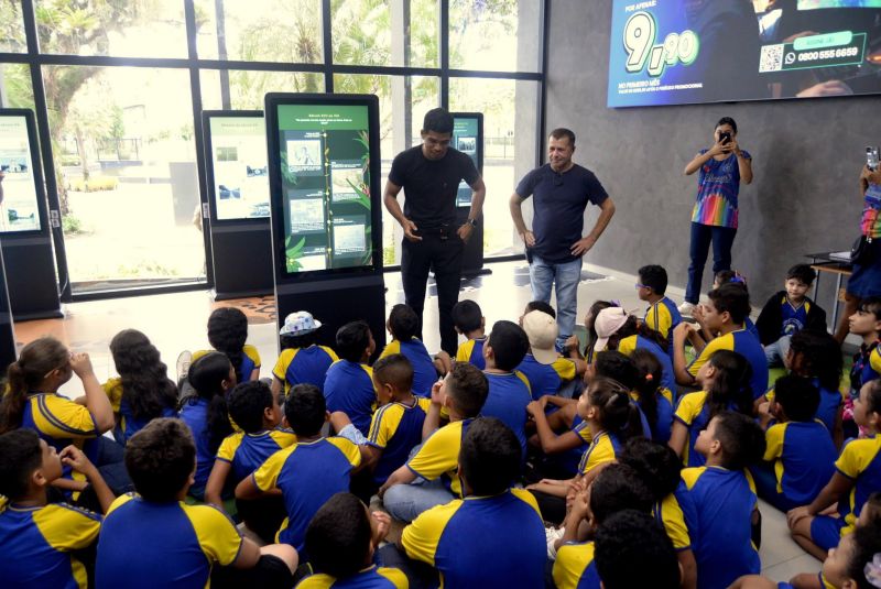 Visita guiada da escola sistema de ensino Um Passo para o Futuro no Parque Cultural Vila Maguary