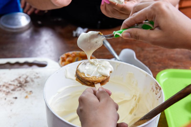 Oficina de chocolate no CRAS Uirapuru no Icuí